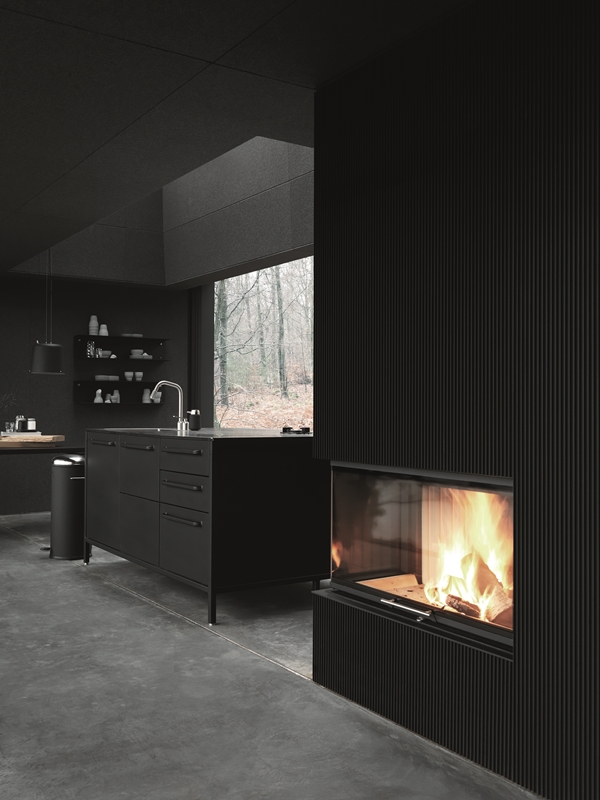 Vipp701-Shelter-Fireplace-Living01-High