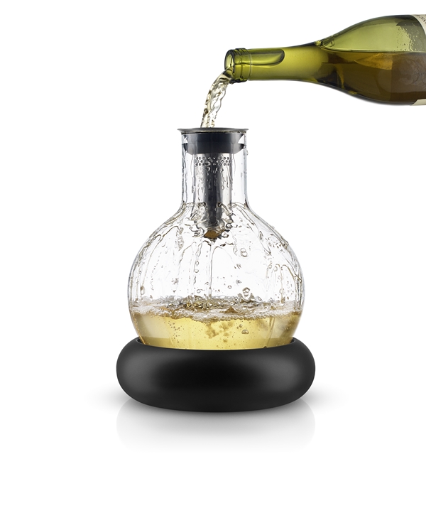567473_Cool_wine_decanter_Pour_V2_HIGH (1)