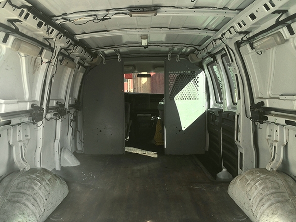 zach-both-chevy-cargo-van-mobile-filmmaking-studio-vanual-designboom-011